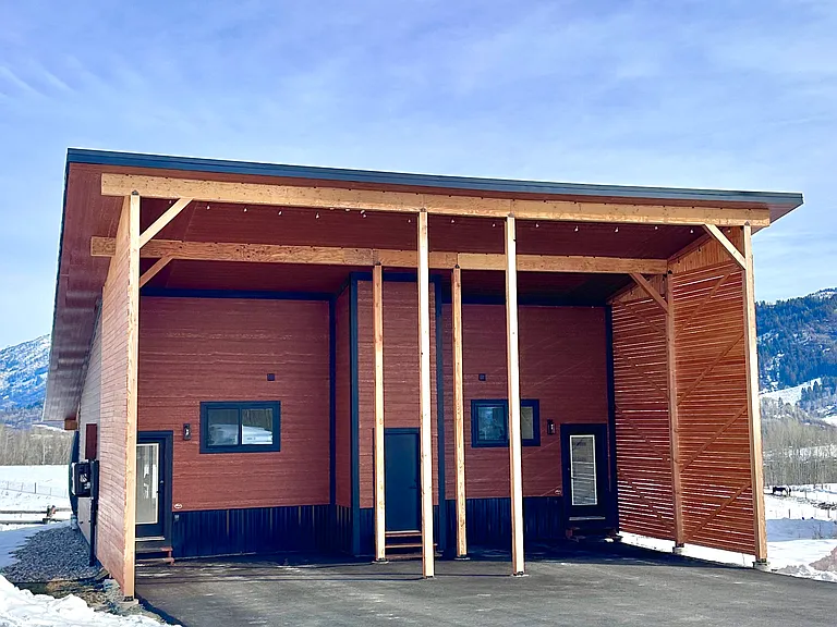Enclosed and asphalted double car carport. Please no large vehicles which could damage the asphalt.