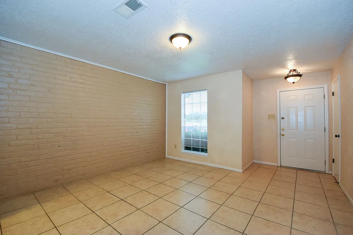 Building Photo - 1507 Barcelona Way