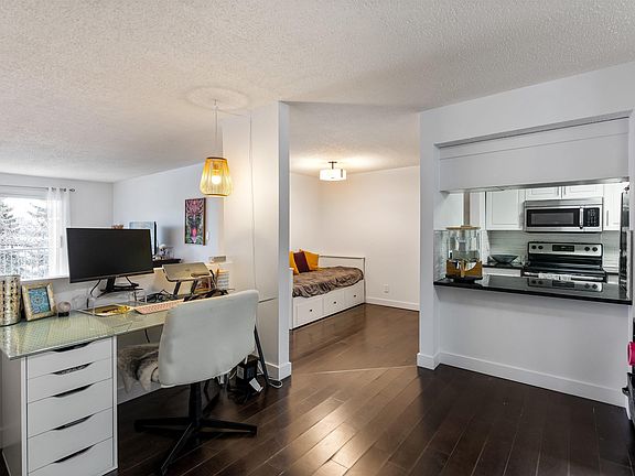 4th image of 10335 118th St NW #403