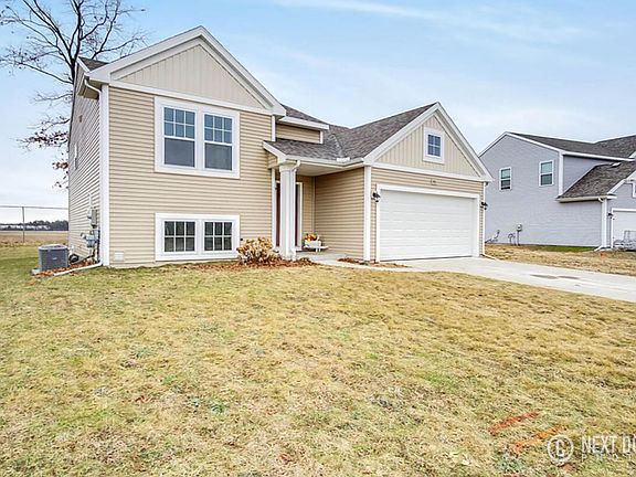 3rd image of 883 Torrie Cir