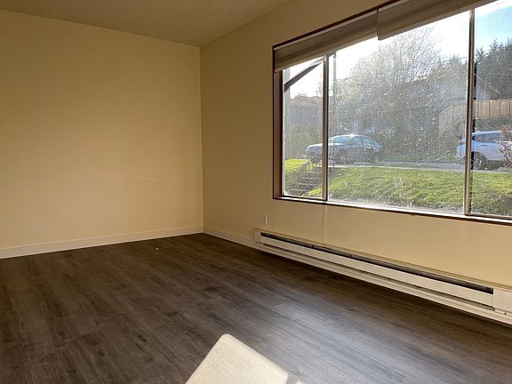 4th image of 1618 27th Ave #13
