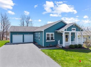 218 Linenhall St, Camillus, NY 13031