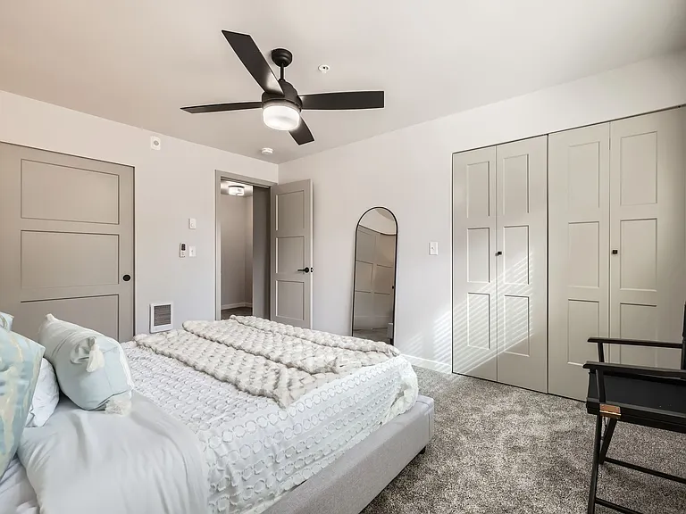 Evergreen Townhomes — Photo 14