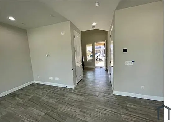 628 W Derringer Way — Photo 7