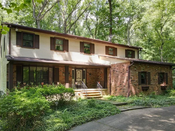 7948 Jill Dr, Northfield, OH 44067