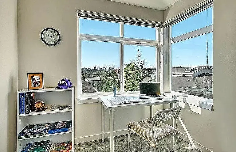 4221 9th Ave NE — Photo 24