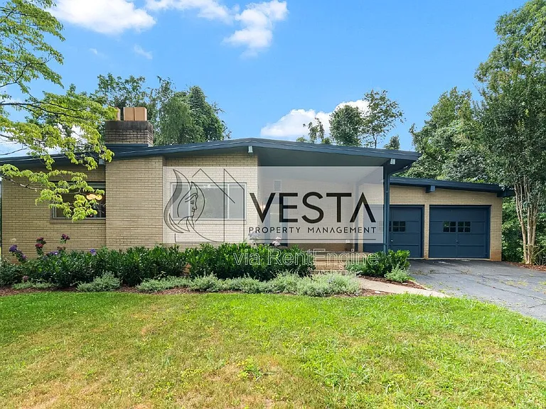 149 Oakdale Rd — Photo 36