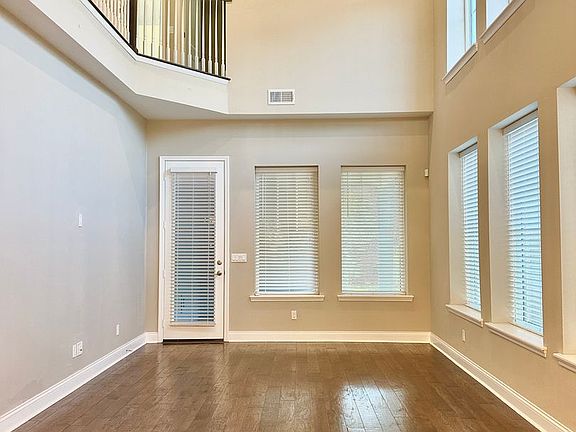 5th image of 8851 Laureate Blvd
