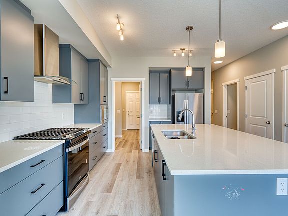 3rd image of 149 Arbour Lake Hl NW