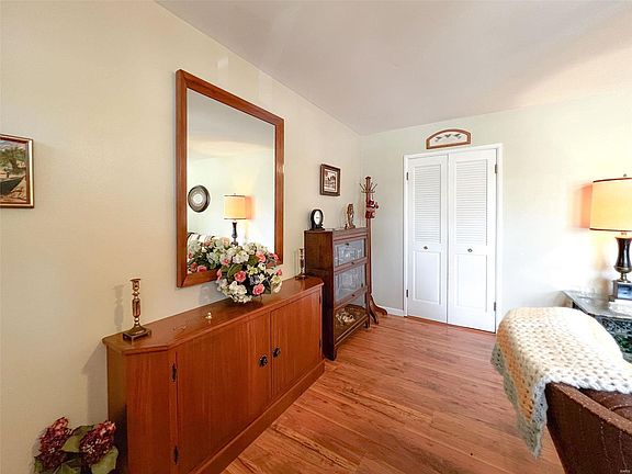 4th image of 701 N Lincoln Ave
