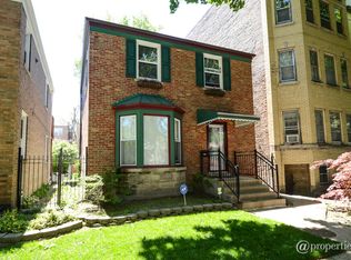 2711 W Estes Ave, Chicago, IL 60645