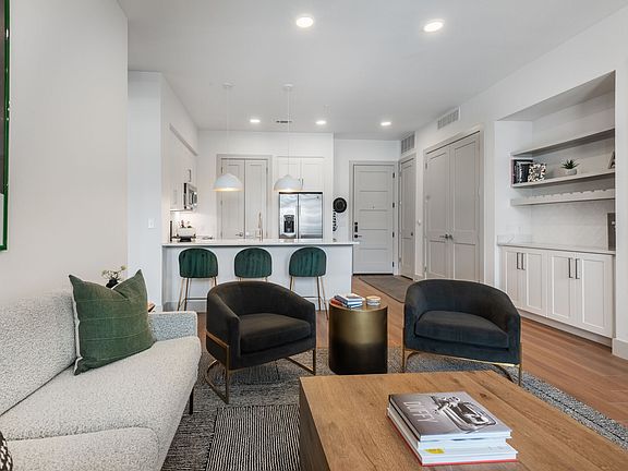 4th image of 150 W Main St #409