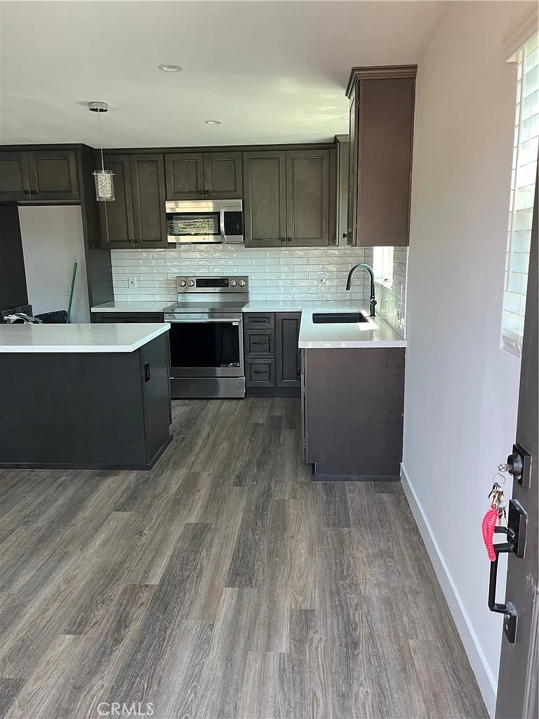 2 bed, 928 sqft, $2,750 — Photo 1