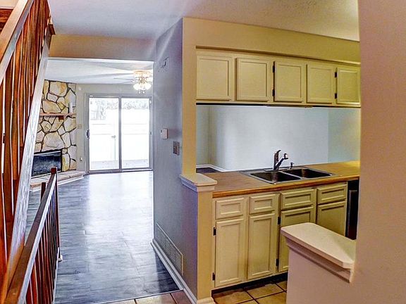 3rd image of 3876 Lake Run Blvd