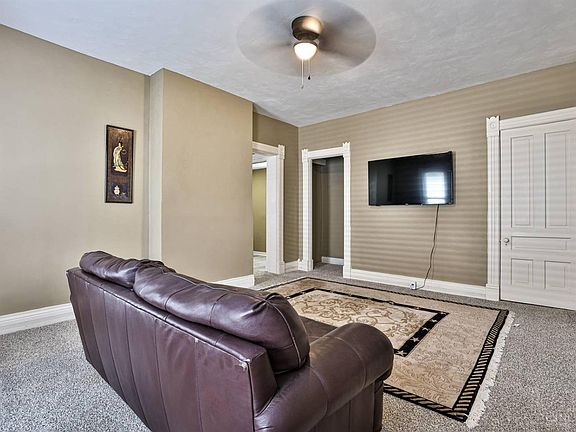 4th image of 319 Linwood St