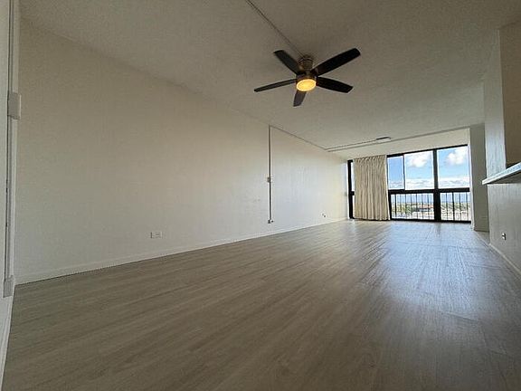 3rd image of 4300 Waialae Ave