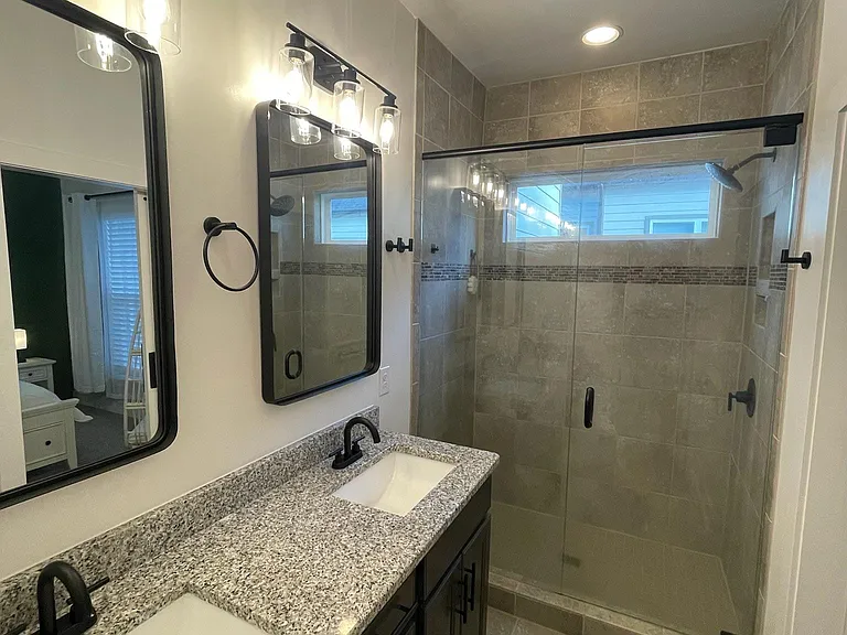 3rd Floor Master Bathroom