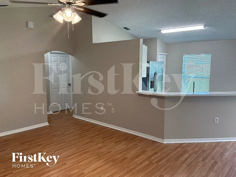 3 bed, 2.0 bath, 1224 sqft, $1,660 — Photo 4