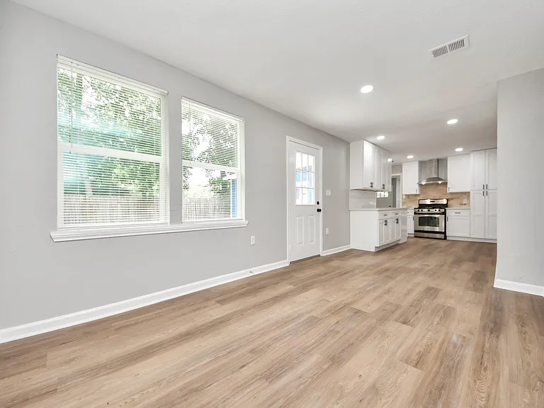 710 Canary Cir — Photo 23