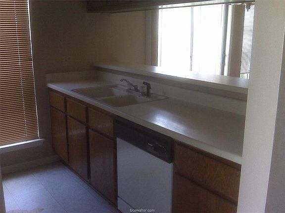 4th image of 2524/2526 Cypress Dr