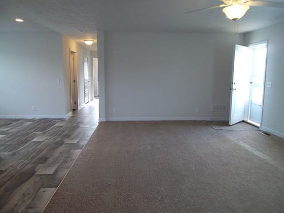 4th image of 1585 Ray Blvd #761