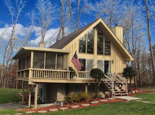 W5524 Cool Hill Dr, Elkhorn, WI 53121