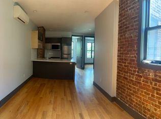 1081 Rhinelander Ave, Bronx, NY 10461