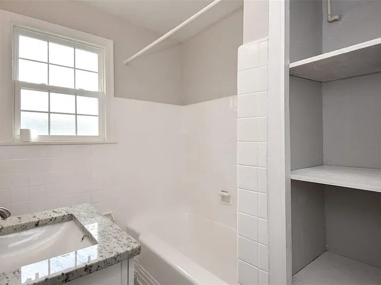 1028 NE 3rd Ave — Photo 12
