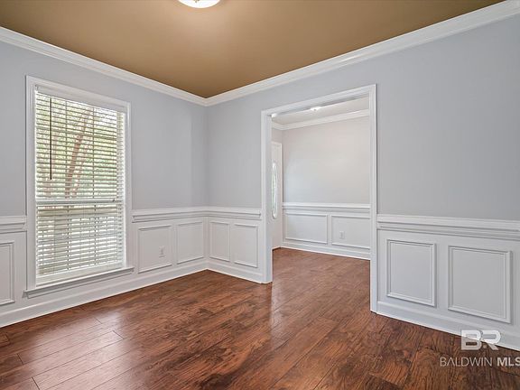 3rd image of 3928 Blakewood Dr W