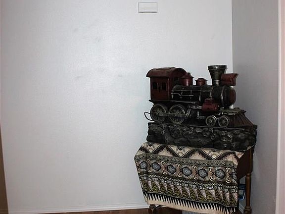 4th image of 5412 Koufax Ln
