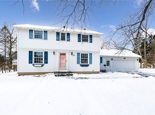 27 Lincolnshire Rd, Webster, NY 14580