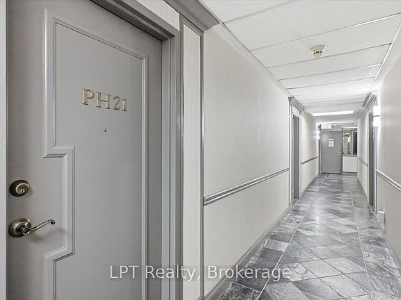 4th image of 633 Bay St #2721