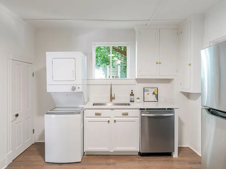 1215 Walnut St — Photo 6