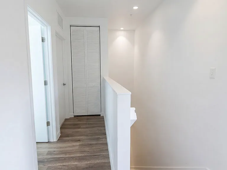 170 NE 158th St #8 — Photo 10