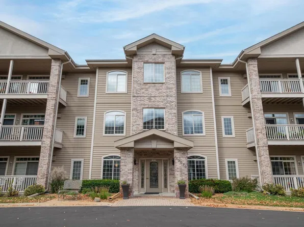 13070 W Bluemound ROAD #209, Elm Grove, WI 53122