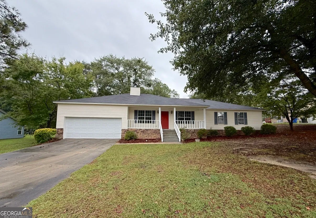 3 bed, 2.0 bath, 2090 sqft, $2,200 — Photo 3