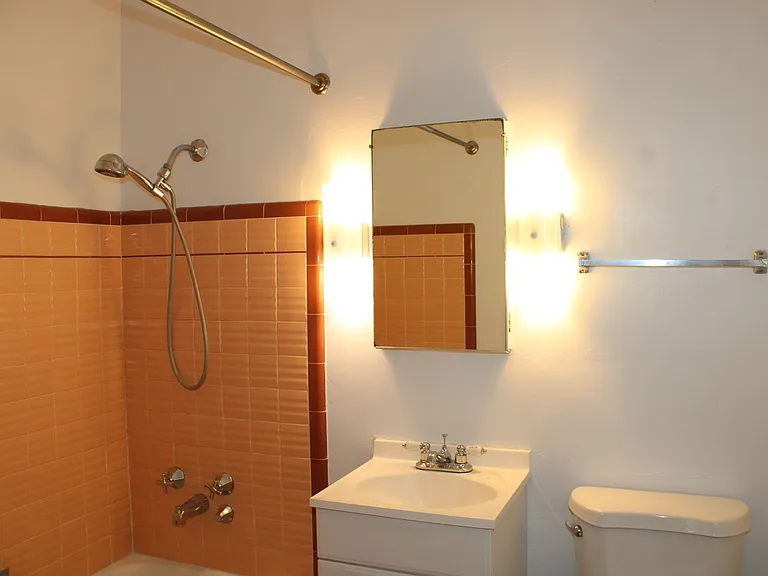 4225 V St #2 — Photo 15