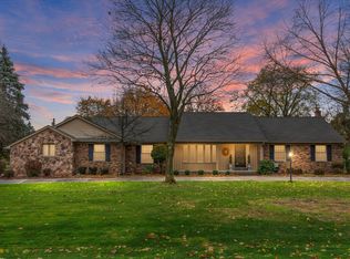 1098 Christian Hills Dr, Rochester Hills, MI 48309