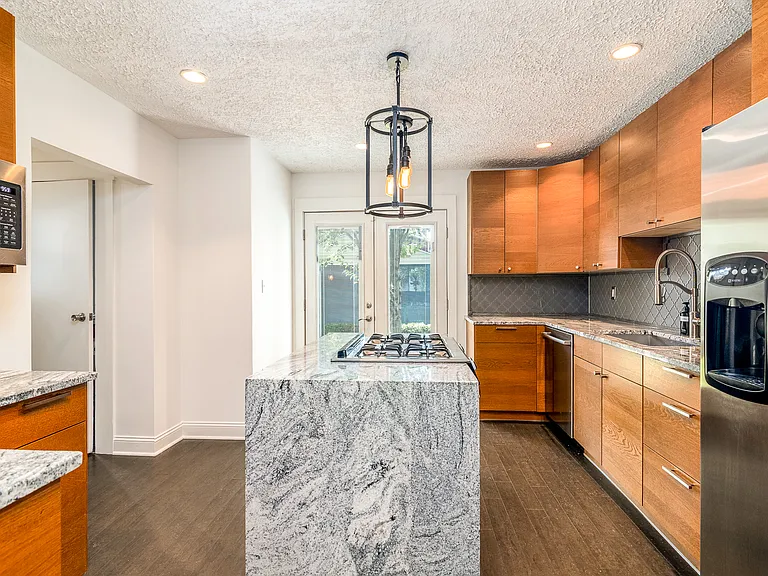 483 Stanley Ave — Photo 6