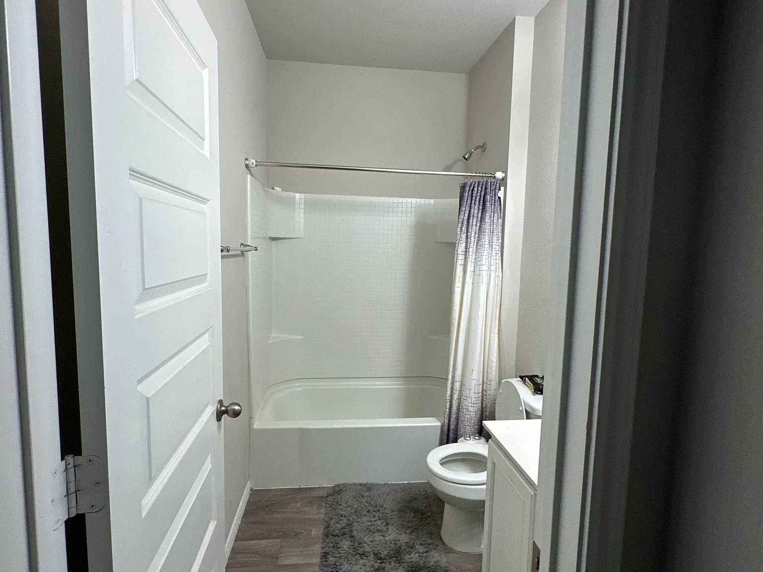 3 bed, 1359 sqft, $1,950 — Photo 2