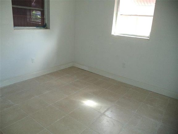 5th image of 2643 Bahama Dr