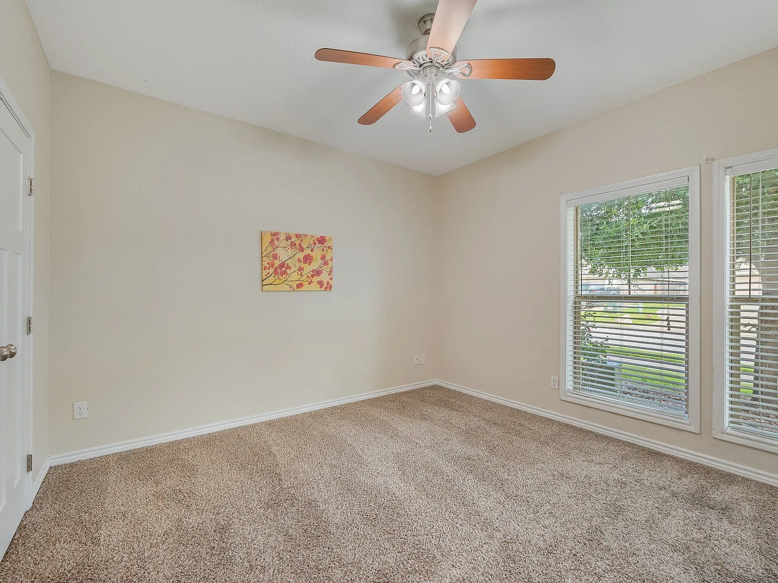 4 bed, 4.0 bath, 1874 sqft, $2,400 — Photo 4