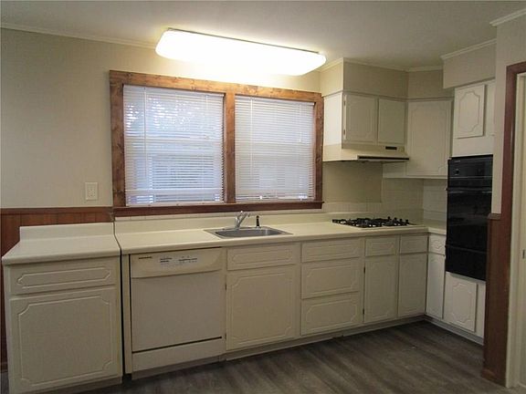 5th image of 113 S Barr St