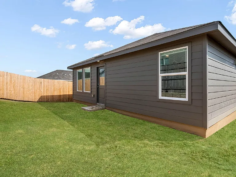 215 Zyra Ave — Photo 13