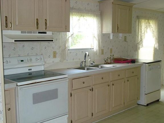 3rd image of 151 Bay Pine Dr