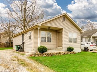 1284 Auburn Ave, Barberton, OH 44203