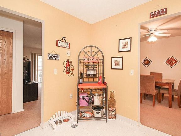 3rd image of 10373 Glenway Dr #2-204