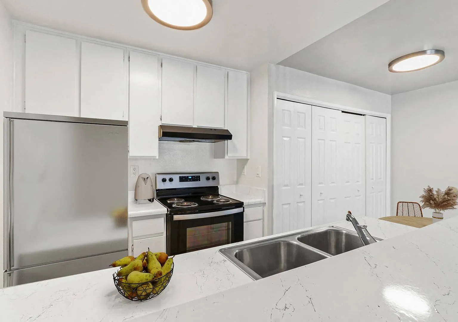 Parkwood Apartments — Photo 2