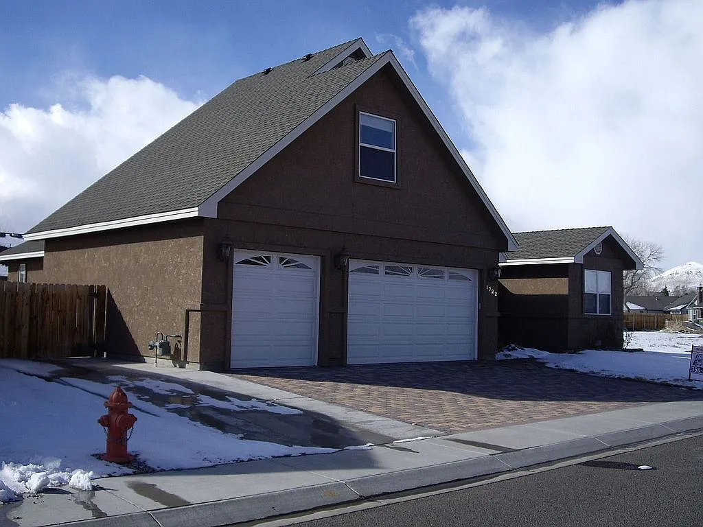 1722 Dogleg Rd photo 1