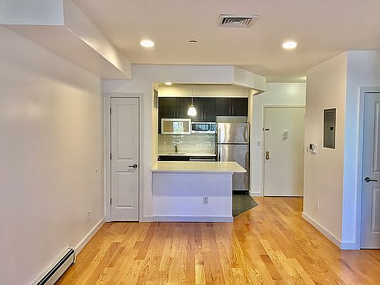 5th image of 2540 38th St #3D